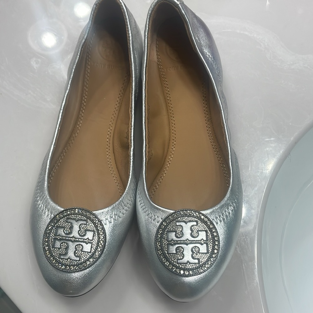Tory Burch Silver Flats with Signature Medallion - Picture 6 of 9